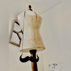 015Vintage mustache necklace